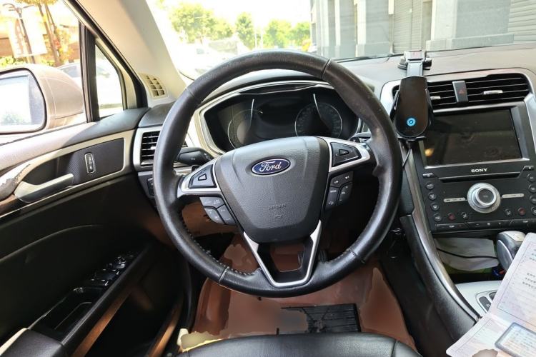 Used Ford Mondeo 2013 2.0L GTDi 200 Luxury Model Steering Wheel