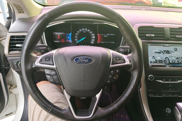 Used Ford Mondeo 2013 2.0L GTDi 200 Luxury Model Steering Wheel