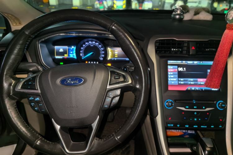 Used Ford Mondeo 2013 2.0L GTDi 200 Luxury Model Steering Wheel