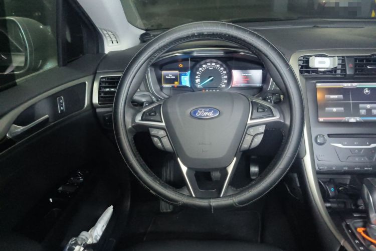 Used Ford Mondeo 2013 2.0L GTDi 200 Luxury Model Steering Wheel