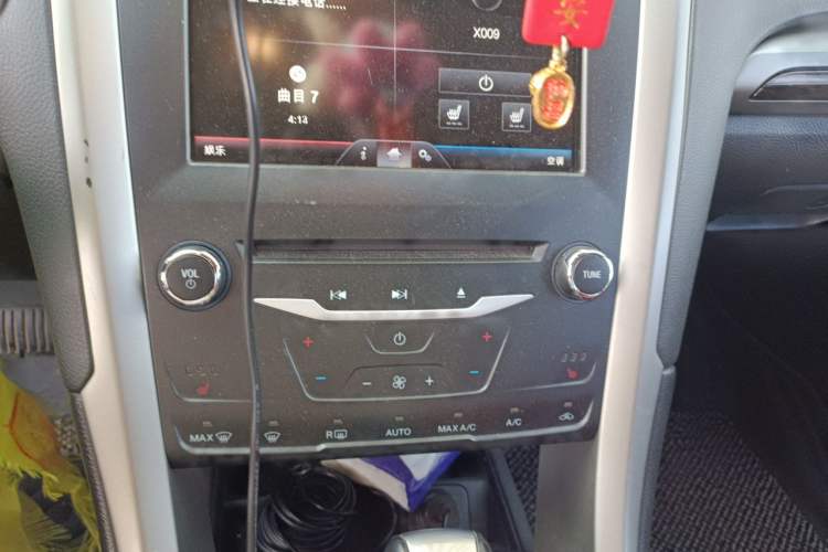Used Ford Mondeo 2013 2.0L GTDi 200 Luxury Model Audio And AC Panel
