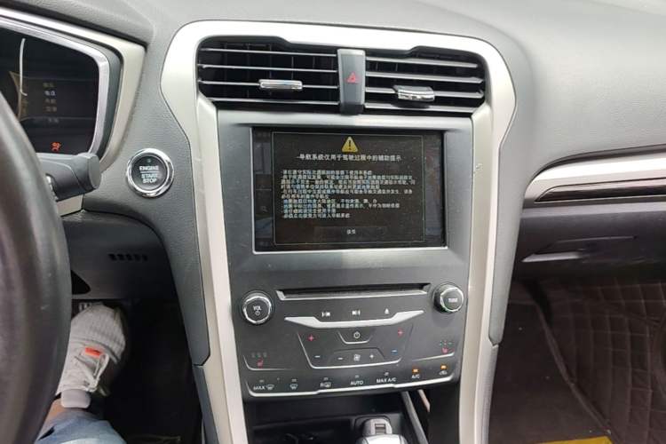 Used Ford Mondeo 2013 2.0L GTDi 200 Luxury Model Audio And AC Panel