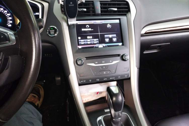 Used Ford Mondeo 2013 2.0L GTDi 200 Luxury Model Audio And AC Panel