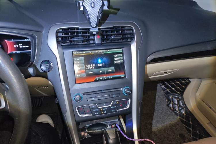 Used Ford Mondeo 2013 2.0L GTDi 200 Luxury Model Audio And AC Panel