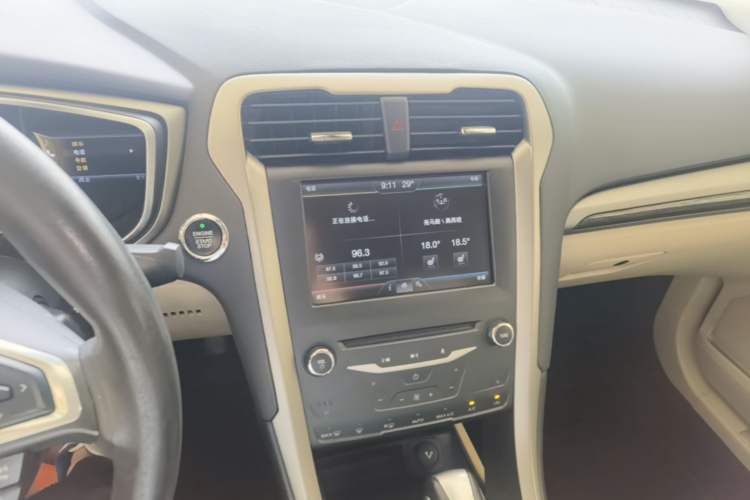 Used Ford Mondeo 2013 2.0L GTDi 200 Luxury Model Audio And AC Panel