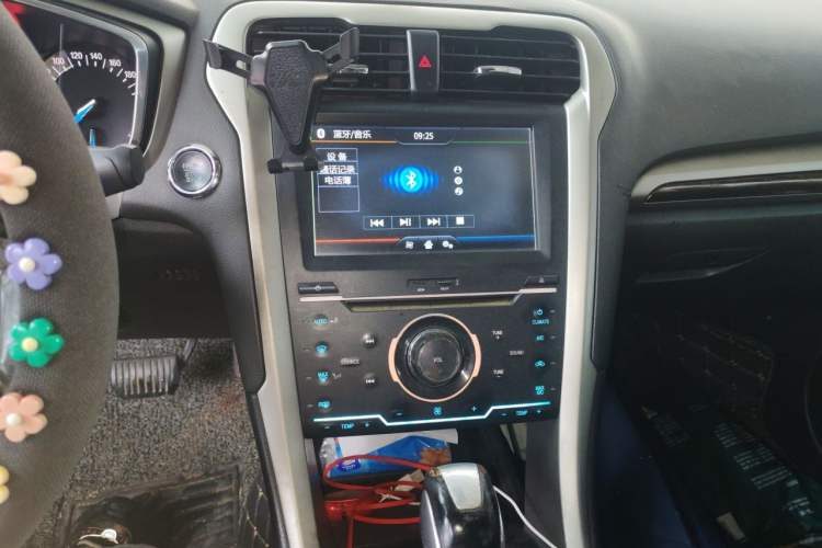Used Ford Mondeo 2013 2.0L GTDi 200 Fashion Edition Audio And AC Panel