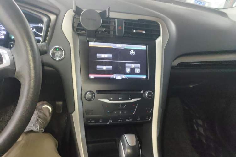 Used Ford Mondeo 2013 2.0L GTDi 200 Luxury Model Audio And AC Panel