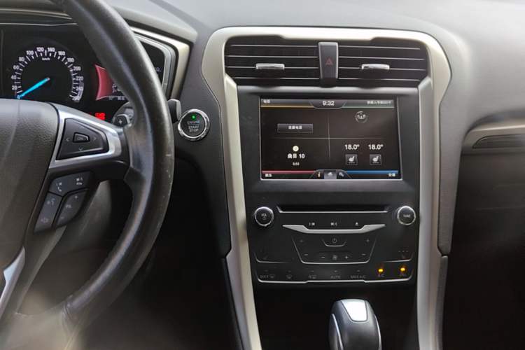 Used Ford Mondeo 2013 2.0L GTDi 200 Luxury Model Audio And AC Panel