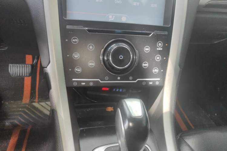 Used Ford Mondeo 2013 2.0L GTDi 200 Fashion Edition Audio And AC Panel