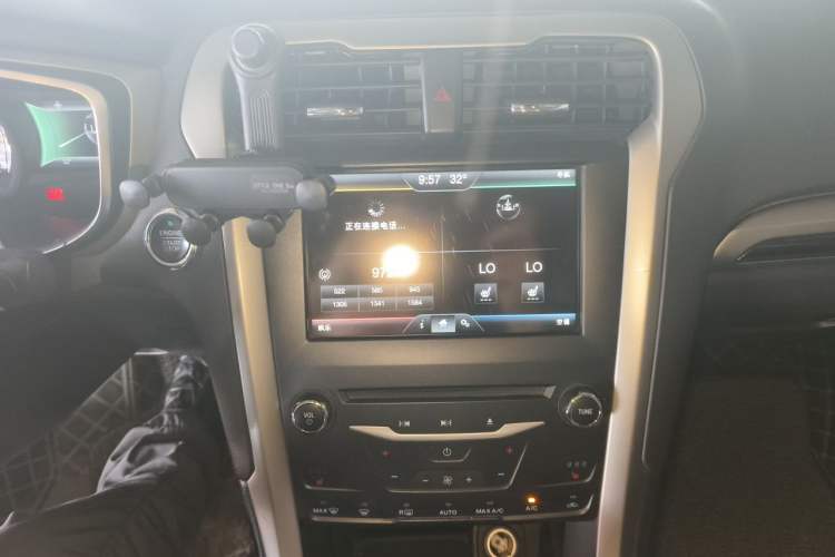 Used Ford Mondeo 2013 2.0L GTDi 200 Luxury Model Audio And AC Panel