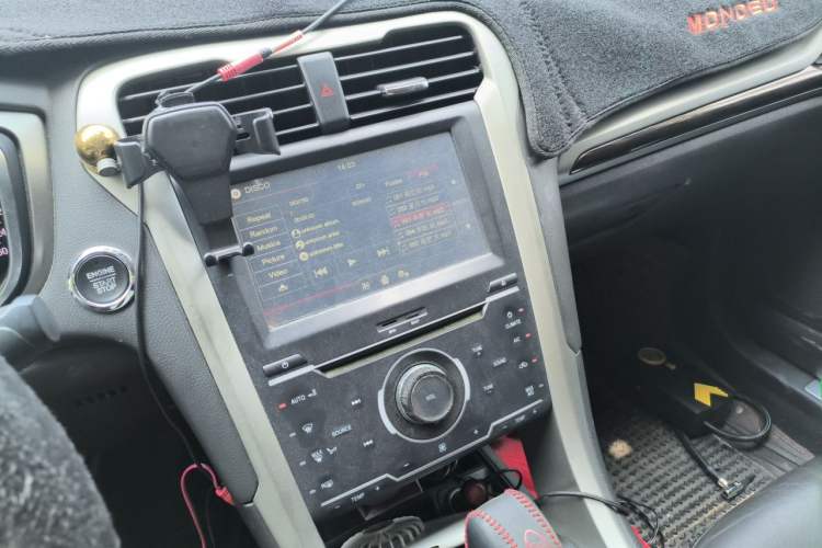 Used Ford Mondeo 2013 2.0L GTDi 200 Luxury Model Audio And AC Panel