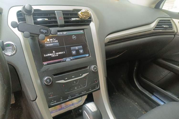 Used Ford Mondeo 2013 2.0L GTDi 200 Luxury Model Audio And AC Panel