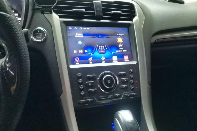 Used Ford Mondeo 2013 2.0L GTDi 200 Luxury Model Audio And AC Panel