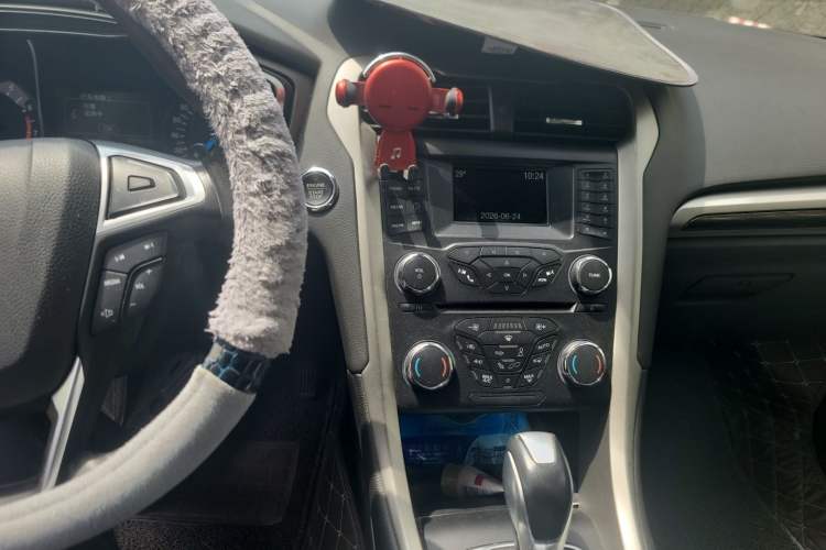 Used Ford Mondeo 2013 2.0L GTDi 200 Fashion Edition Audio And AC Panel
