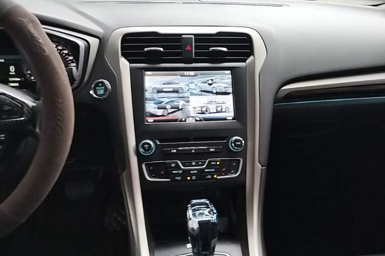 Used Ford Mondeo 2013 2.0L GTDi 200 Luxury Model Audio And AC Panel