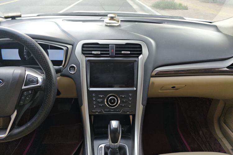 Used Ford Mondeo 2013 2.0L GTDi 200 Luxury Model Audio And AC Panel