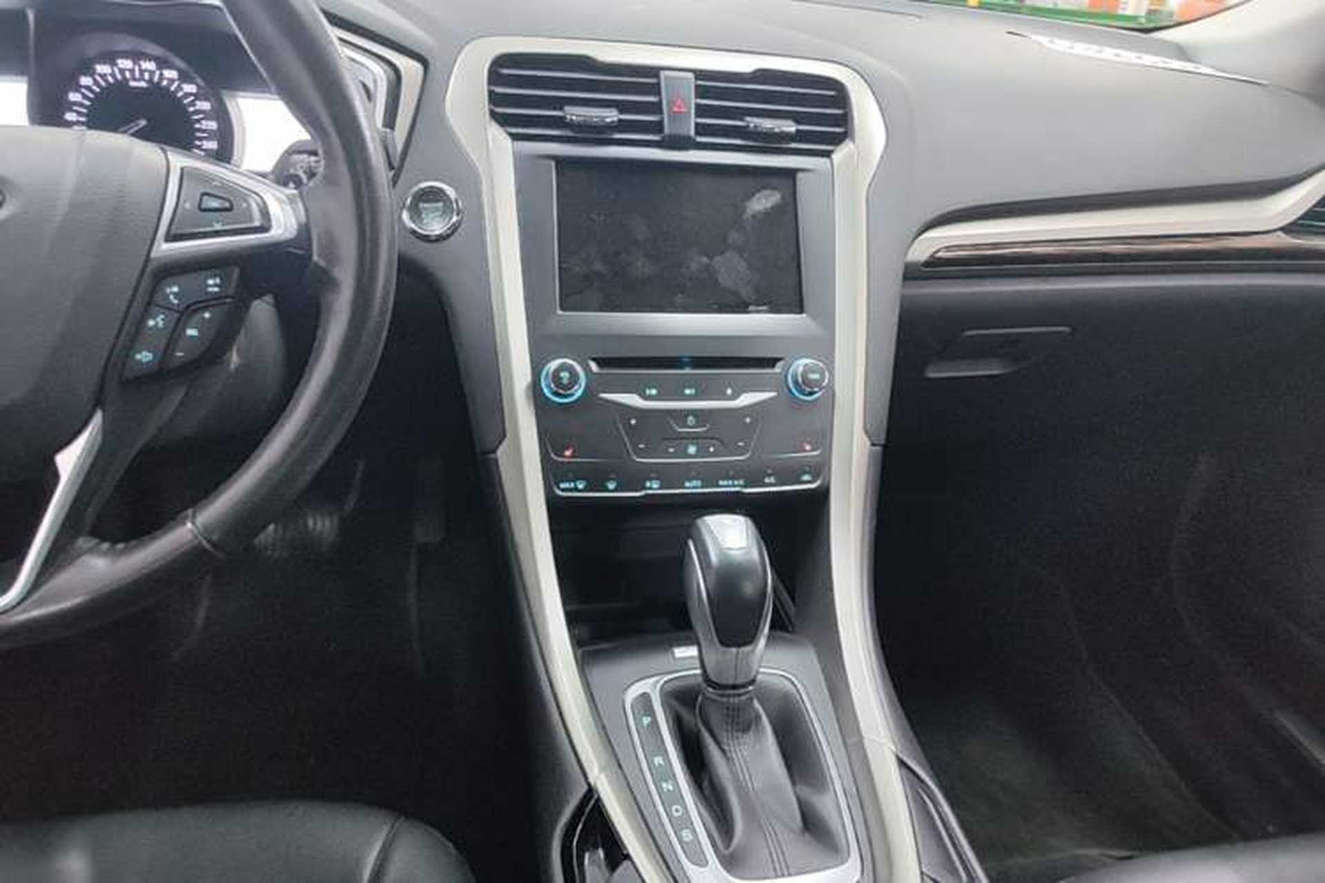 Used Ford Mondeo 2013 2.0L GTDi 200 Luxury Model Audio And AC Panel