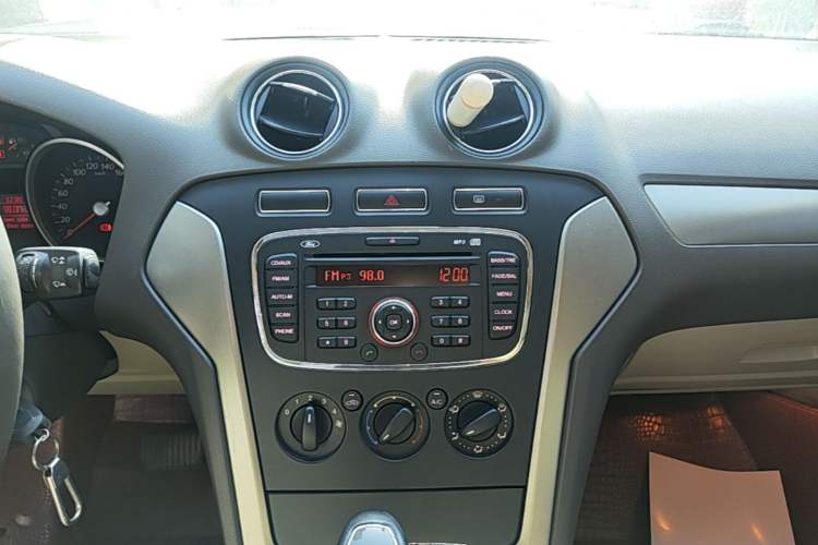 Used Ford Mondeo 2013 2.3L Fashion Edition Audio And AC Panel