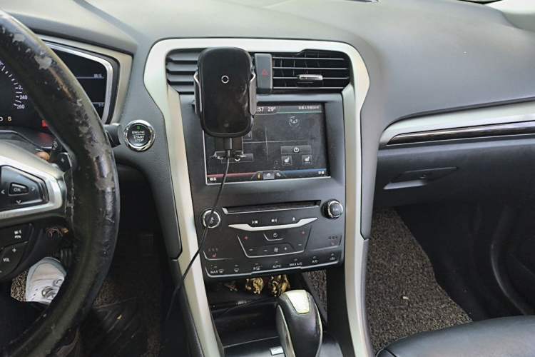 Used Ford Mondeo 2013 2.0L GTDi 200 Luxury Model Audio And AC Panel