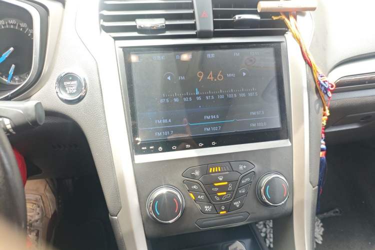 Used Ford Mondeo 2013 2.0L GTDi 200 Fashion Edition Audio And AC Panel