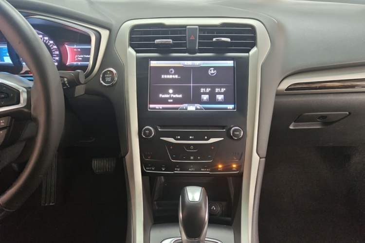 Used Ford Mondeo 2013 2.0L GTDi 200 Luxury Model Audio And AC Panel
