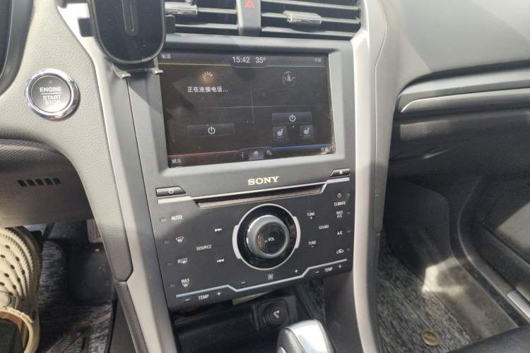 Used Ford Mondeo 2013 2.0L GTDi240 Luxury Sport Model Audio And AC Panel