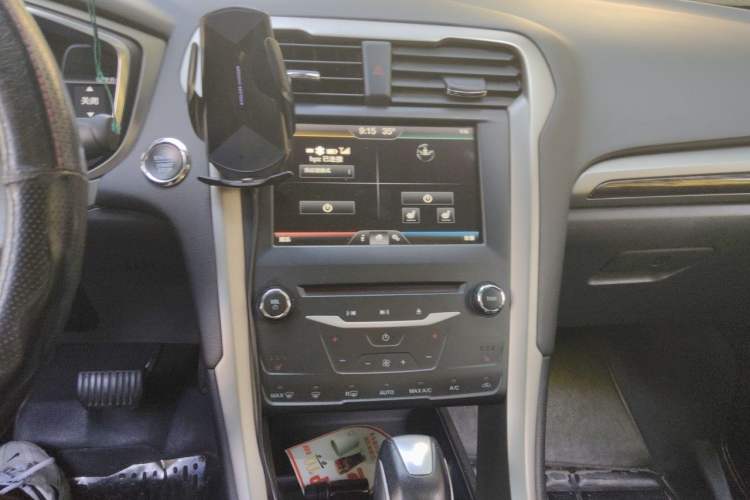 Used Ford Mondeo 2013 2.0L GTDi 200 Luxury Model Audio And AC Panel