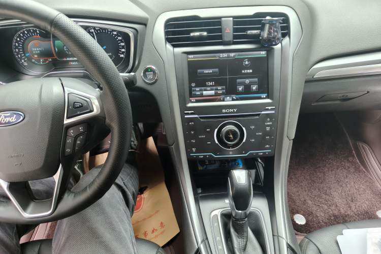 Used Ford Mondeo 2013 2.0L GTDi240 Luxury Sport Model Audio And AC Panel