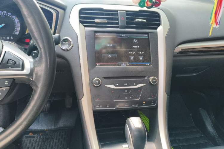 Used Ford Mondeo 2013 2.0L GTDi 200 Luxury Model Audio And AC Panel