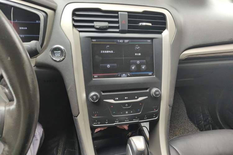 Used Ford Mondeo 2013 2.0L GTDi 200 Luxury Model Audio And AC Panel