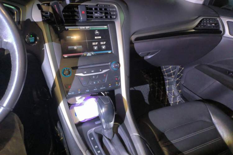 Used Ford Mondeo 2013 2.0L GTDi 200 Luxury Model Audio And AC Panel