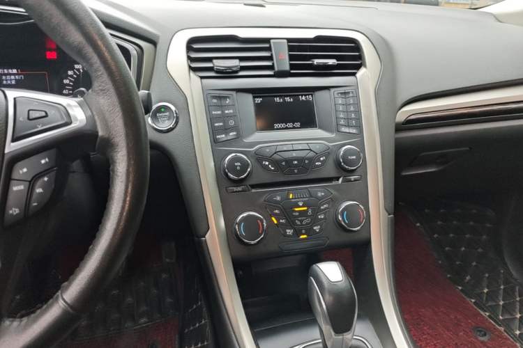 Used Ford Mondeo 2013 2.0L GTDi 200 Fashion Edition Audio And AC Panel