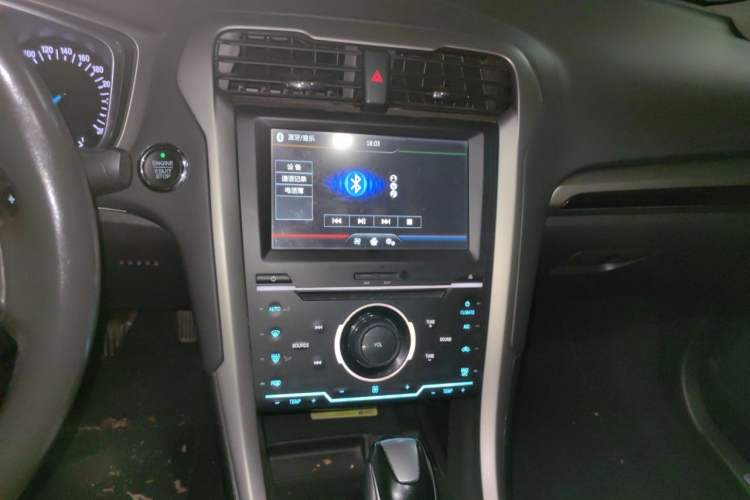 Used Ford Mondeo 2013 2.0L GTDi 200 Fashion Edition Audio And AC Panel