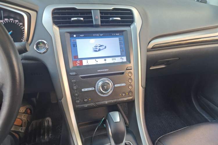 Used Ford Mondeo 2013 2.0L GTDi 200 Luxury Model Audio And AC Panel