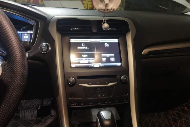 Used Ford Mondeo 2013 2.0L GTDi 200 Luxury Model Audio And AC Panel