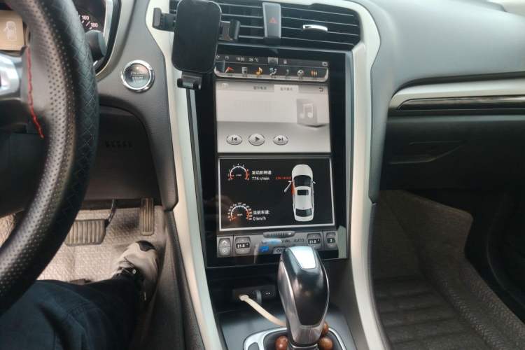 Used Ford Mondeo 2013 2.0L GTDi 200 Fashion Edition Audio And AC Panel