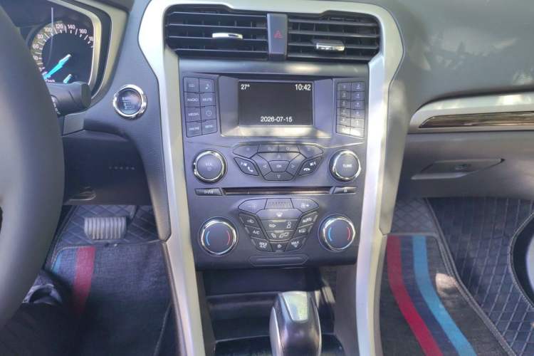 Used Ford Mondeo 2013 2.0L GTDi 200 Fashion Edition Audio And AC Panel