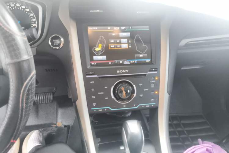 Used Ford Mondeo 2013 2.0L GTDi240 Flagship Edition Audio And AC Panel
