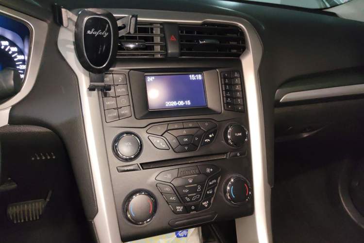 Used Ford Mondeo 2013 1.5L GTDi180 Fashion Edition Audio And AC Panel