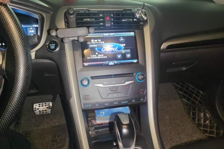 Used Ford Mondeo 2013 2.0L GTDi 200 Luxury Model Audio And AC Panel