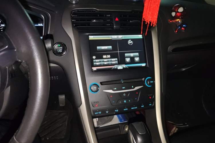 Used Ford Mondeo 2013 2.0L GTDi 200 Luxury Model Audio And AC Panel