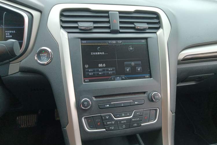 Used Ford Mondeo 2013 2.0L GTDi 200 Luxury Model Audio And AC Panel