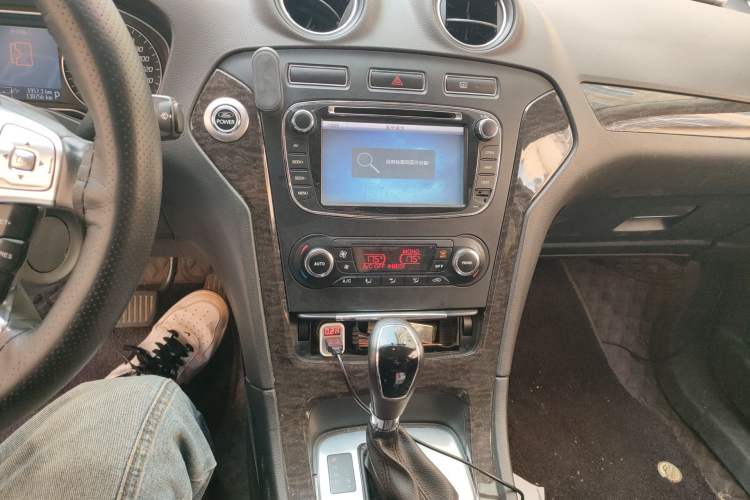 Used Ford Mondeo 2013 2.3L Luxury Model Audio And AC Panel