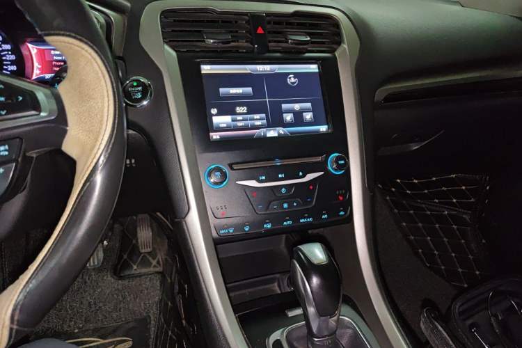 Used Ford Mondeo 2013 2.0L GTDi 200 Luxury Model Audio And AC Panel