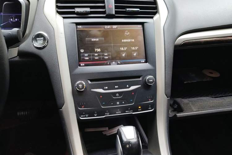 Used Ford Mondeo 2013 2.0L GTDi 200 Luxury Model Audio And AC Panel