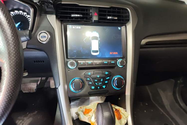 Used Ford Mondeo 2013 2.0L GTDi 200 Fashion Edition Audio And AC Panel