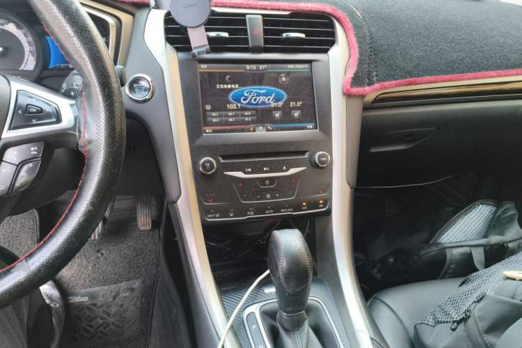 Used Ford Mondeo 2013 2.0L GTDi 200 Luxury Model Audio And AC Panel