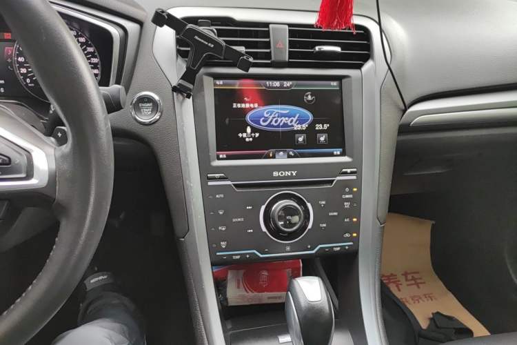 Used Ford Mondeo 2013 2.0L GTDi240 Luxury Sport Model Audio And AC Panel