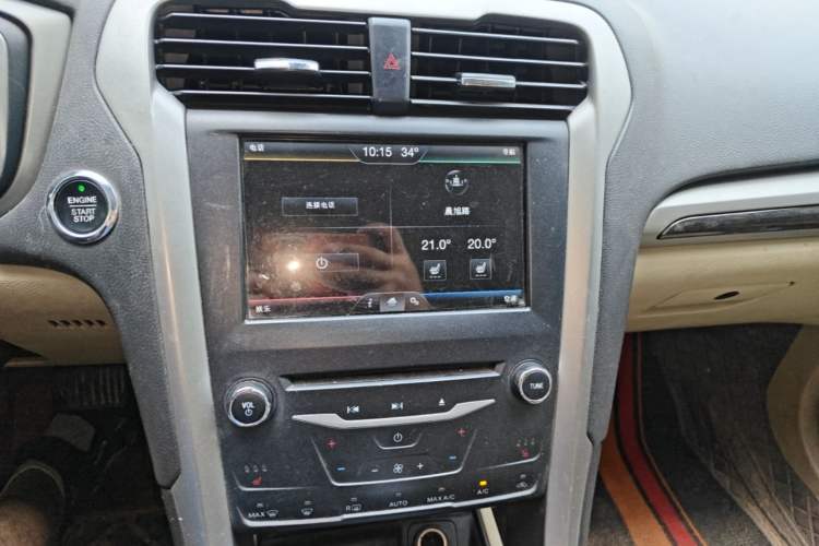 Used Ford Mondeo 2013 2.0L GTDi 200 Luxury Model Audio And AC Panel