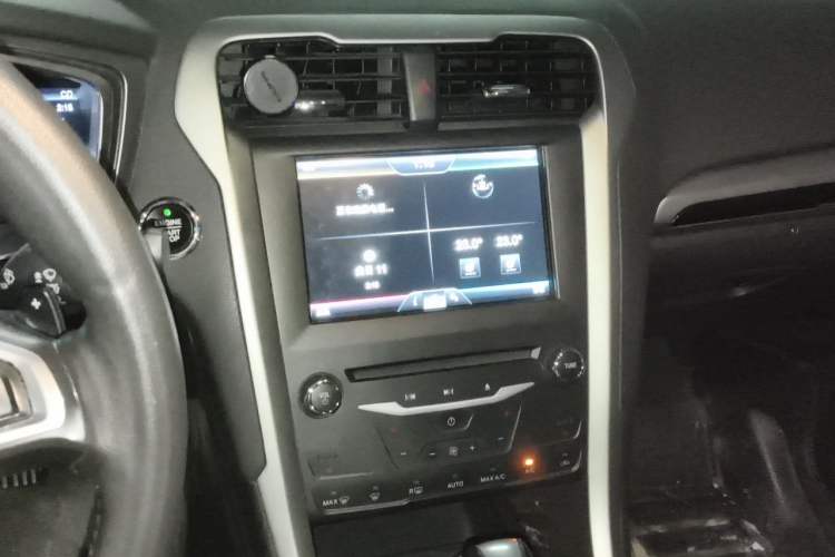 Used Ford Mondeo 2013 2.0L GTDi 200 Luxury Model Audio And AC Panel